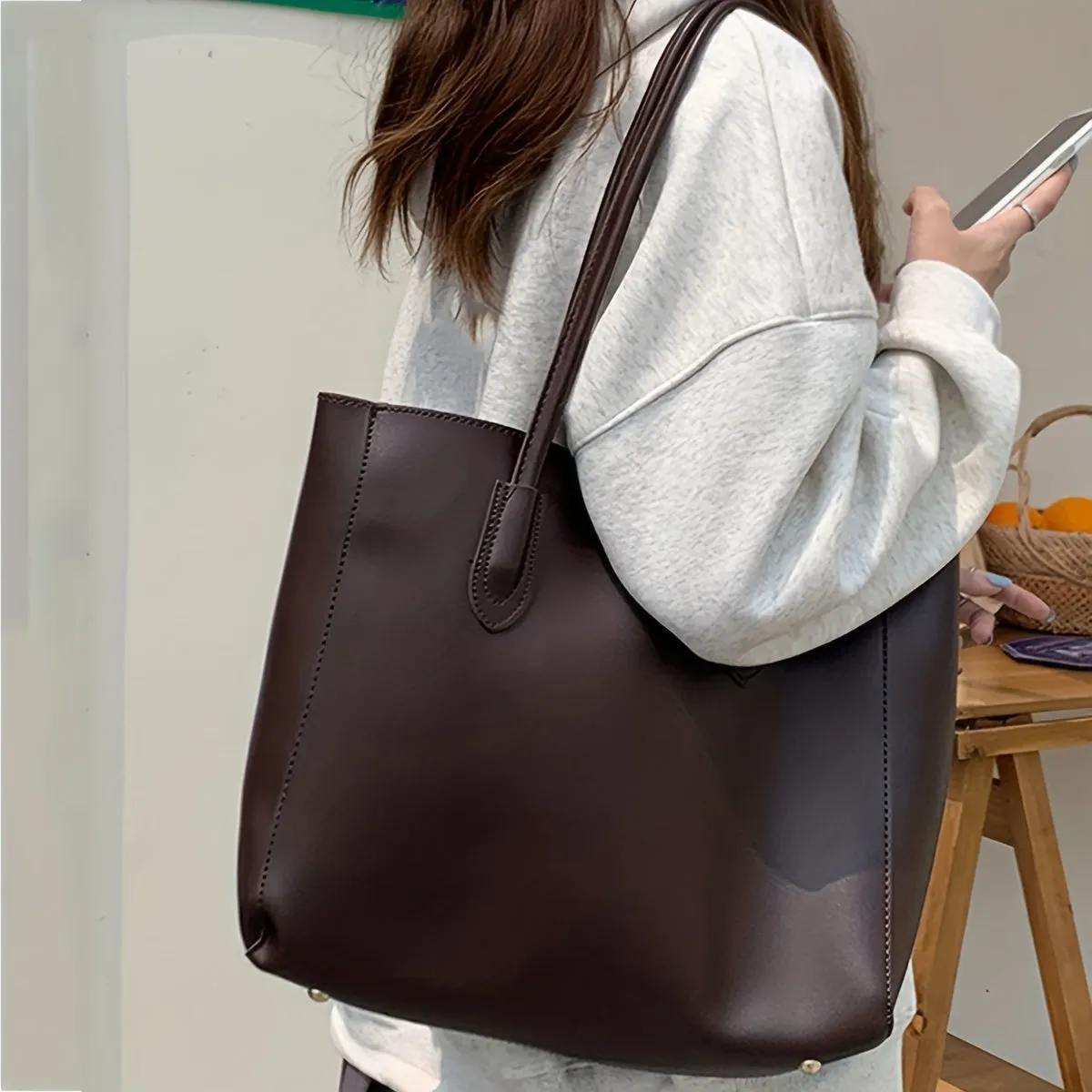 Retro PU Tote Bag Stylish Vintage Fashion for Commuting